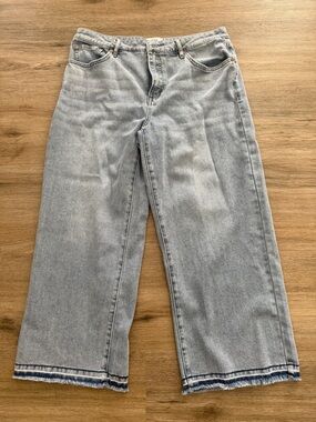 Light Wash Wide-Leg Crop Women's Jeans